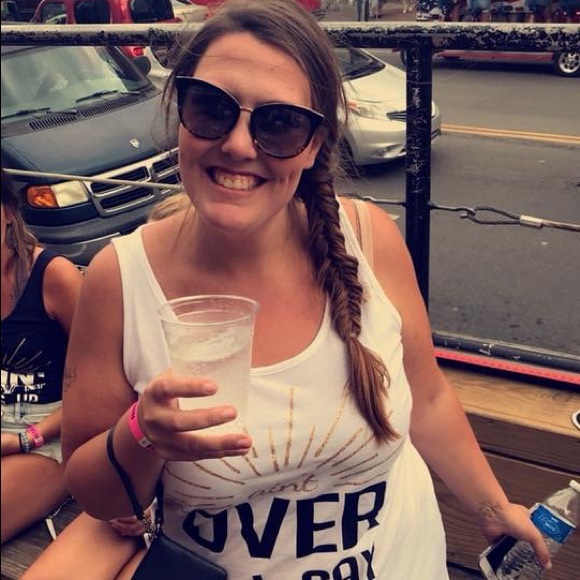 Meet your Posher, Abbey - Picture 1 of 1